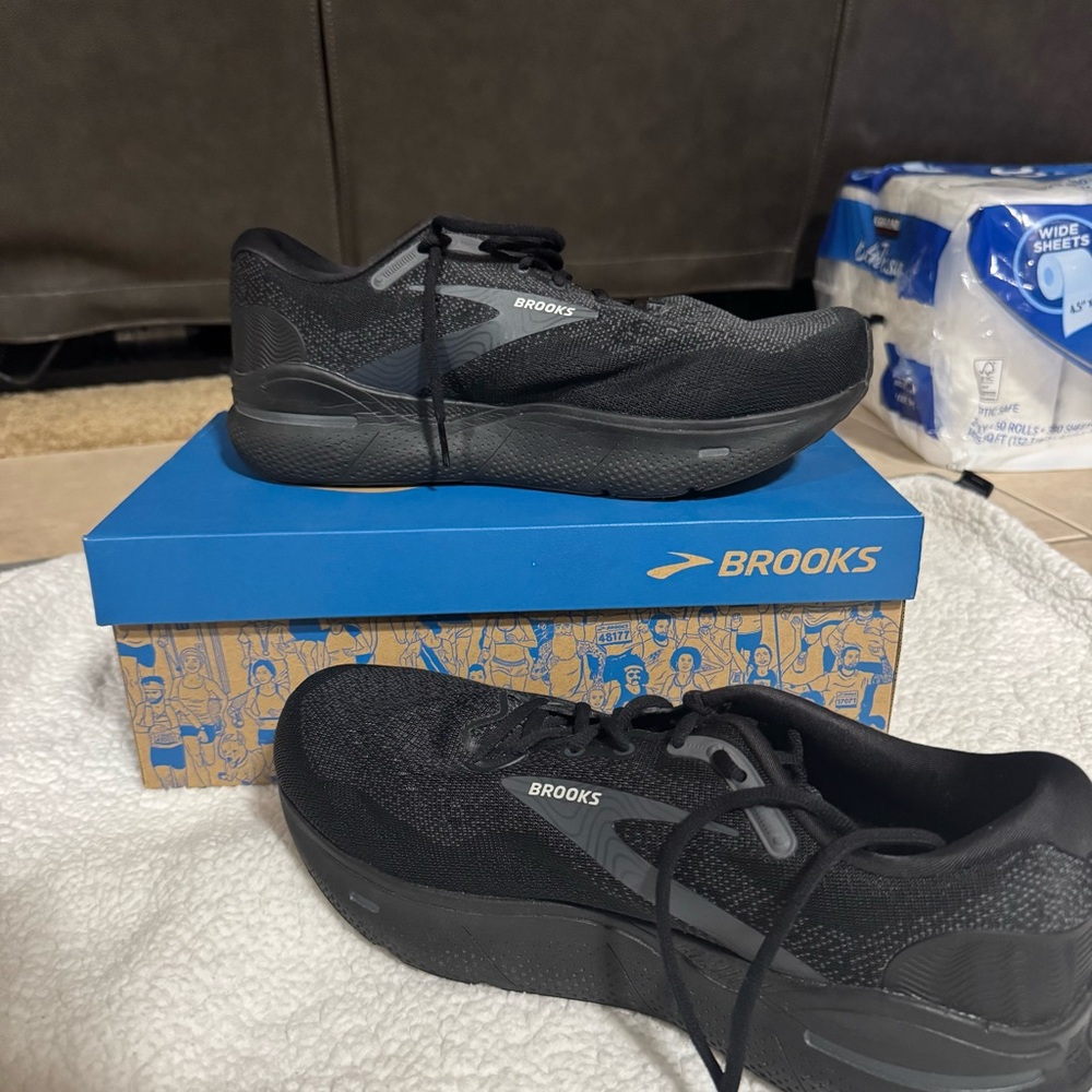 Brooks Running Shoes - Size 11 - Picture 7 of 7